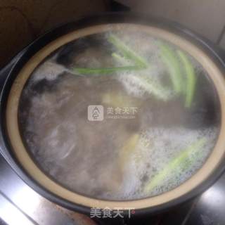关于一锅排骨汤的做法步骤：5