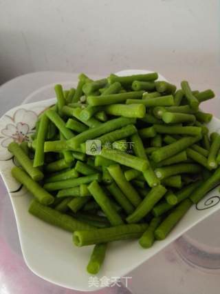 蒜香虹豆的做法步骤：1