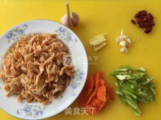 辣脆鹅肚丝的做法步骤：1