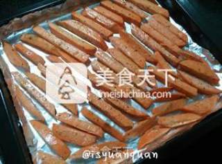 香烤黑椒红薯条的做法步骤：4