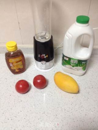 芒果番茄双色果汁的做法步骤：1