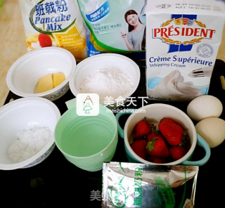 草莓班戟的做法步骤：1