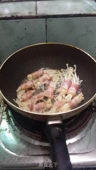 培根金针茹卷的做法步骤：3