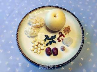 莲子银耳炖雪梨的做法步骤：1