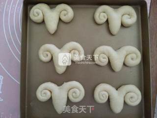 羊咩咩面包的做法步骤：9