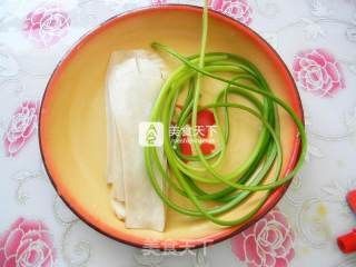 杏鲍菇红肠卷的做法步骤：5