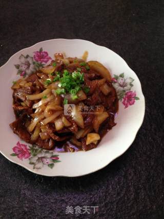 黑胡椒洋葱炒牛柳的做法步骤：7