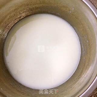 简单易做的戚风小方块儿的做法步骤：2