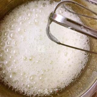 简单易做的戚风小方块儿的做法步骤：6