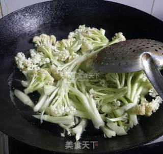 辣炒菜花的做法步骤：2