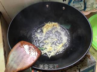 姜葱爆花甲的做法步骤：4