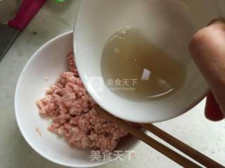 咸蛋蒸肉饼的做法步骤：2