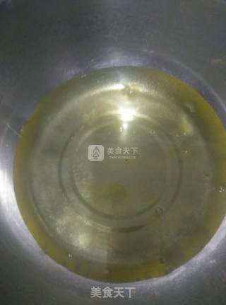八寸戚风蛋糕的做法步骤：1