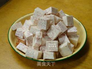 泡椒焖芋头的做法步骤：1