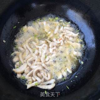 五彩炒鸡丝的做法步骤：9