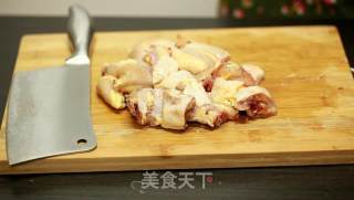 灵动美食|超下饭的懒人版新疆大盘鸡的做法步骤：1