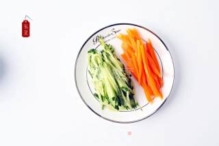 『家夏』快手菜 简易版凉拌鸡丝 好吃易做零失败的做法步骤：2