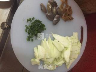 丝瓜花甲疙瘩汤的做法步骤：2
