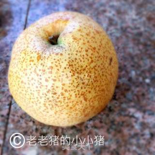 鲜榨梨汁的做法步骤：1