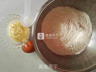 手擀玉米面鸡蛋面条的做法步骤：1