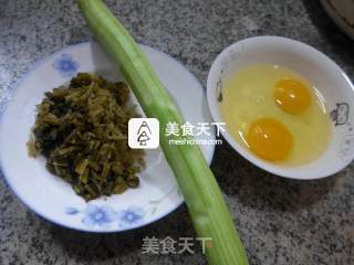 雪菜鸡蛋炒丝瓜的做法步骤：1