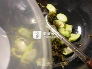 雪菜鸡蛋炒丝瓜的做法步骤：7