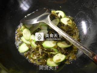雪菜鸡蛋炒丝瓜的做法步骤：8