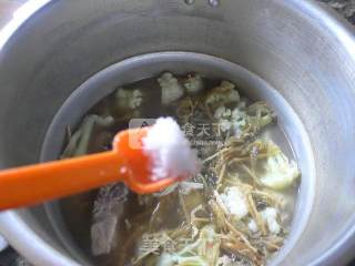 笋干菜花菜龙骨汤的做法步骤：7