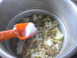 笋干菜花菜龙骨汤的做法步骤：8