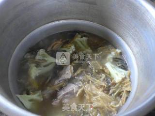 笋干菜花菜龙骨汤的做法步骤：9