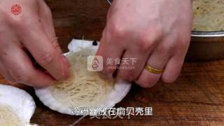 【剁椒粉丝蒸扇贝】一口吃掉10元，心好痛哦的做法步骤：2
