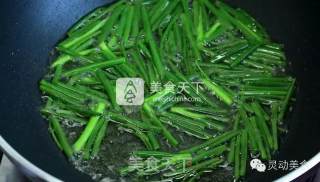 灵动美食/有一道大菜叫葱油面的做法步骤：1