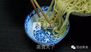 灵动美食/有一道大菜叫葱油面的做法步骤：5