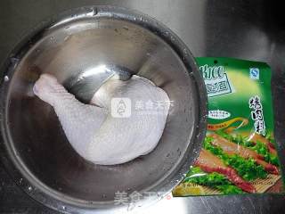 奥尔良烤鸡腿卷的做法步骤：1