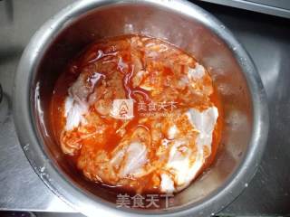 奥尔良烤鸡腿卷的做法步骤：3