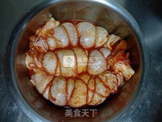 奥尔良烤鸡腿卷的做法步骤：4