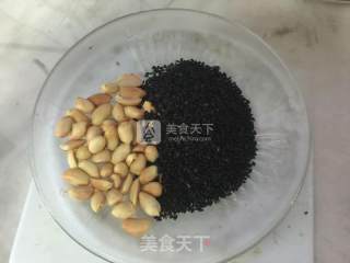 黑芝麻花生豆浆的做法步骤：1