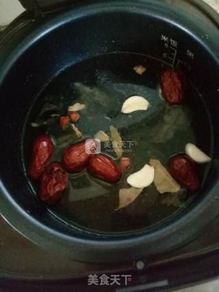 红枣山药乌鸡汤的做法步骤：3