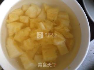 菠萝炒饭的做法步骤：2