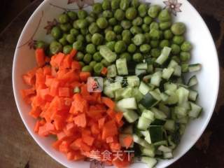 菠萝炒饭的做法步骤：3