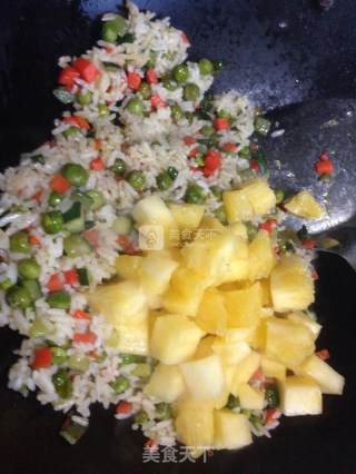 菠萝炒饭的做法步骤：6