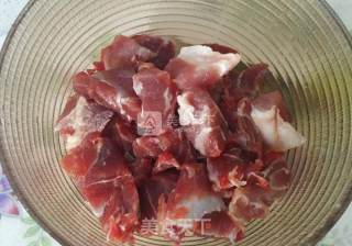 俄式番茄土豆炖牛腩的做法步骤：1