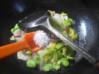 腊肉蚕豆炒娃娃菜的做法步骤：6
