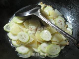 榨菜丝长瓜煮土豆的做法步骤：9