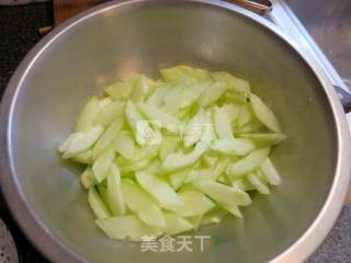 双瓜沙拉的做法步骤：1