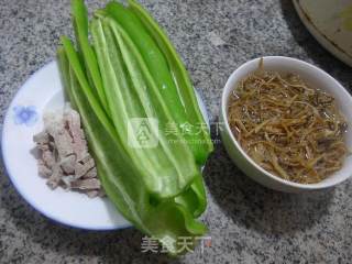 笋干菜五花肉炒尖椒的做法步骤：1
