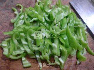 笋干菜五花肉炒尖椒的做法步骤：2