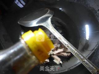 笋干菜五花肉炒尖椒的做法步骤：3