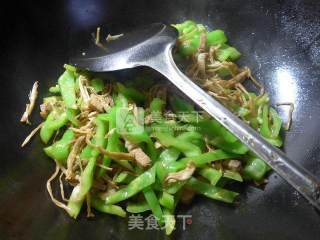 笋干菜五花肉炒尖椒的做法步骤：5