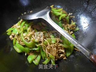 笋干菜五花肉炒尖椒的做法步骤：8